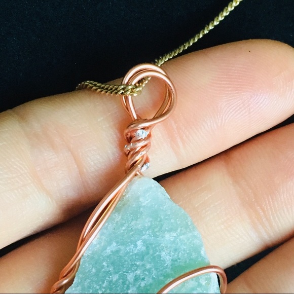 Wire Wrapped Green Stone on a Vintage Gold Tone Chain Necklace - Picture 11 of 13